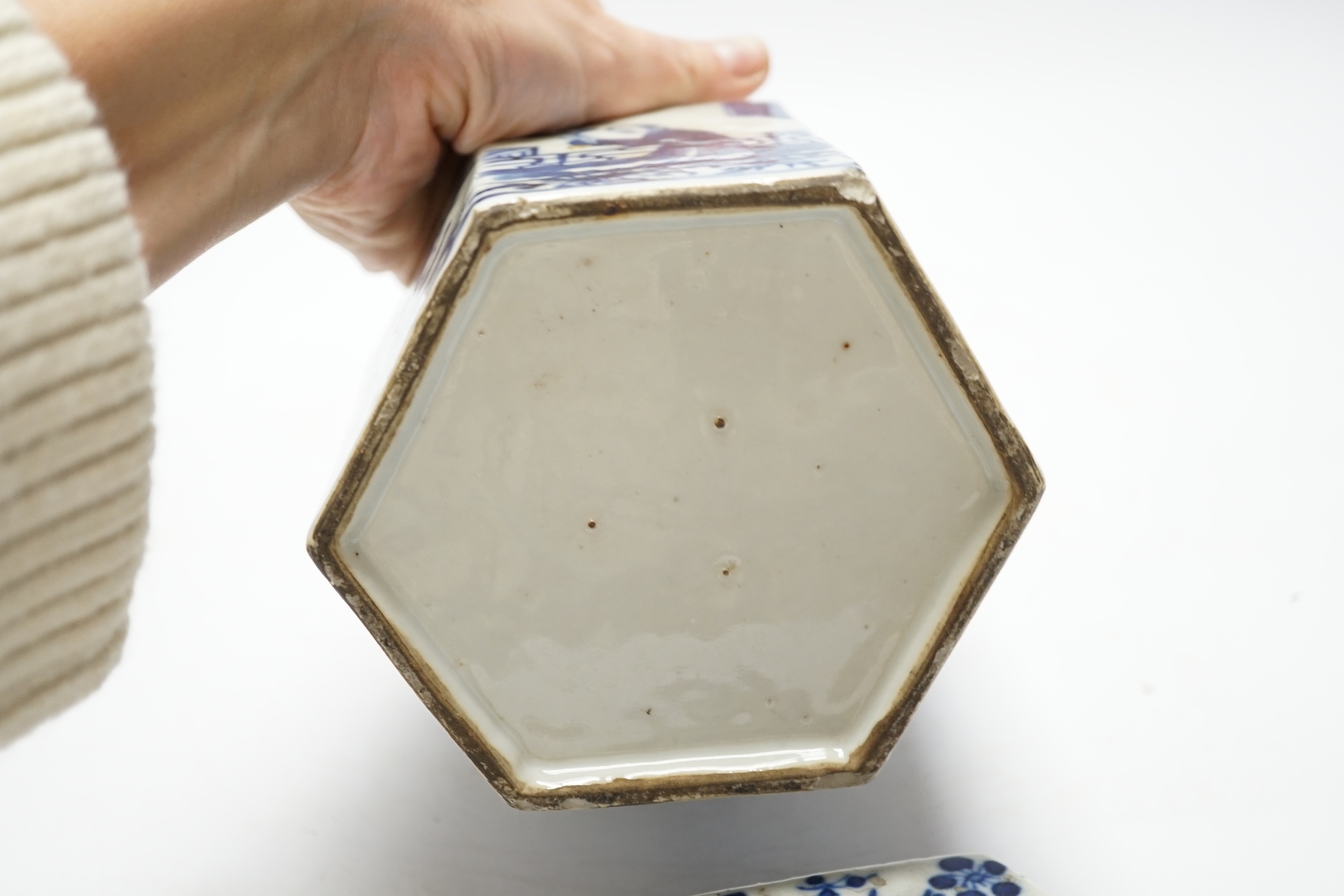 A late 19th century Chinese blue and white hexagonal jar and cover, 14cm
